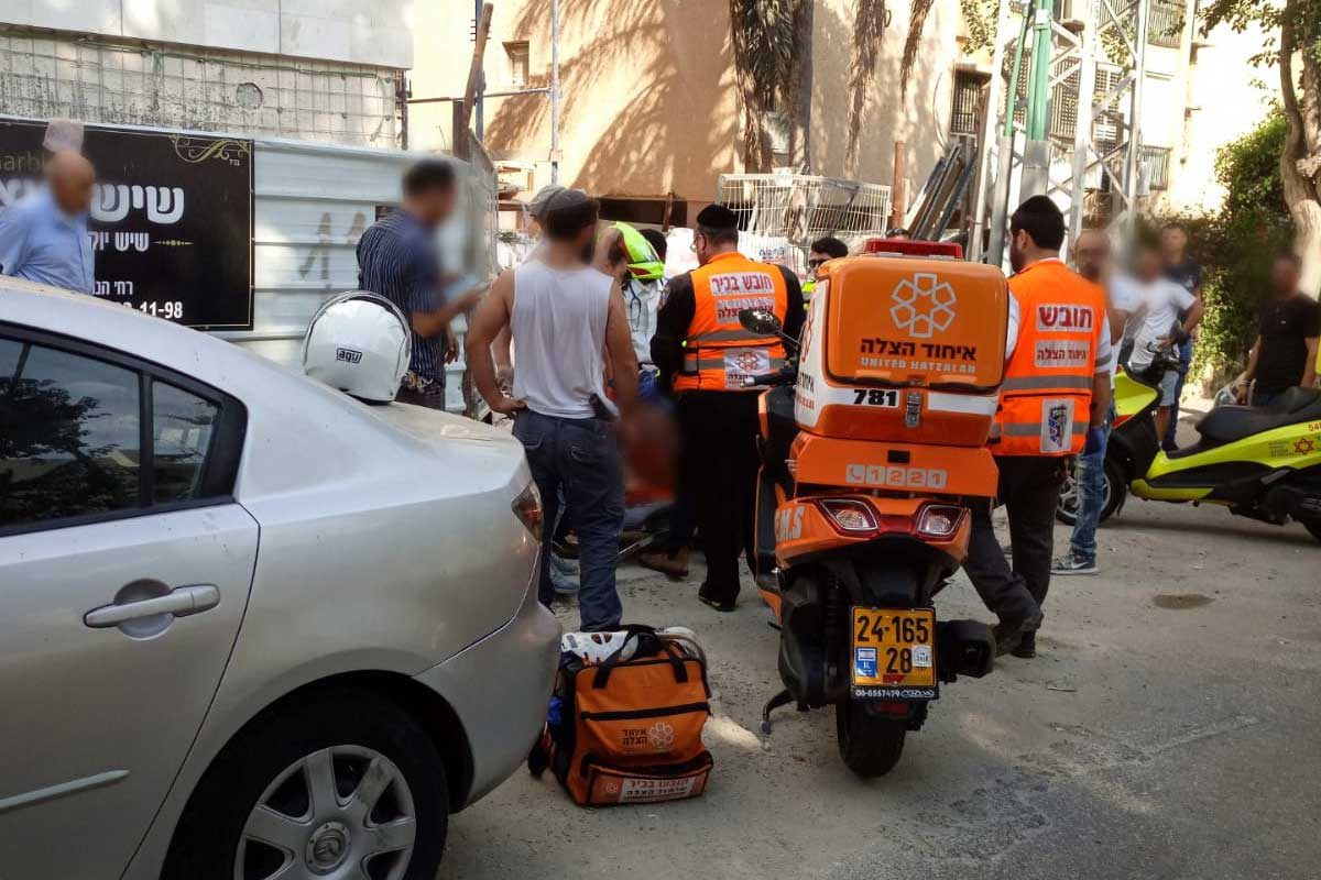 פועל כבן 47 נפל מפיגום תוך כדי עבודות שיפוצים