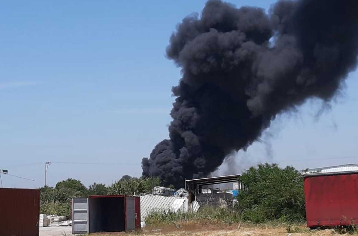 קונטיינר בוער במושב שדה עוזיהו