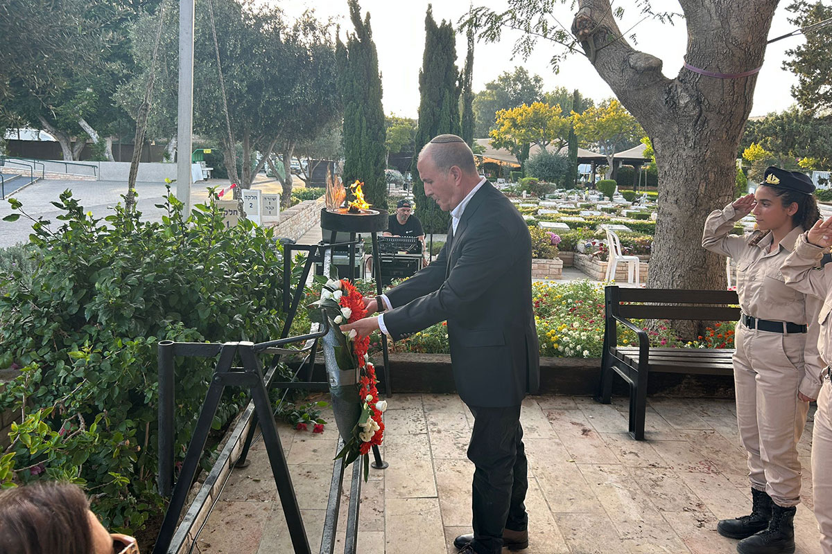 נאום ראש העיר, ד"ר יחיאל לסרי, בטקס הזיכרון לחללי מלחמת יום הכיפורים