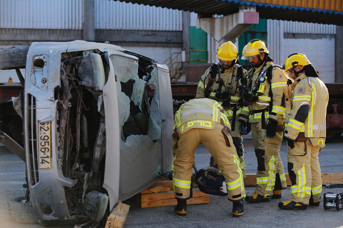 תרגיל של כיבוי אש בשיתוף לוחמי האש של כב"א בנמל אשדוד